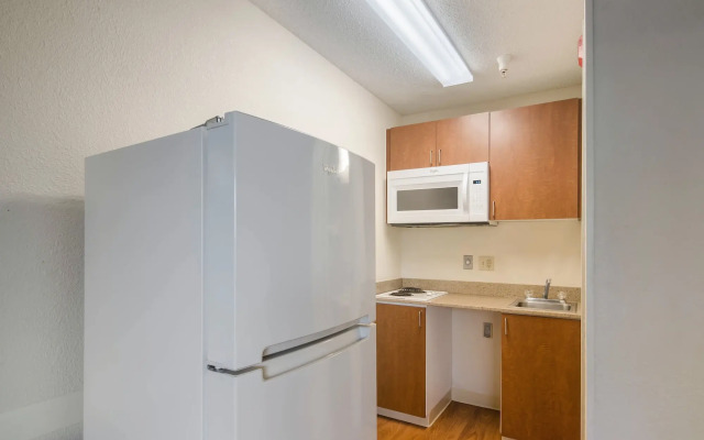 HomeTowne Studios by Red Roof Denver - Thornton