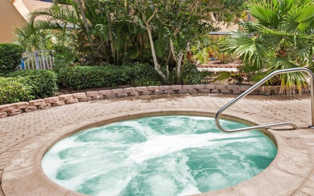 APM Inn & Suites