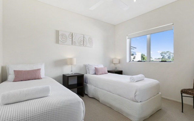 Stunning Riverfront Apartment in Noosaville - Unit 2 Wai Cocos 215 Gympie Terrace – Guest Rooms – Noosaville