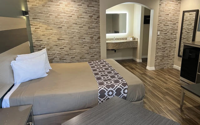 Walnut Inn & Suites West Covina