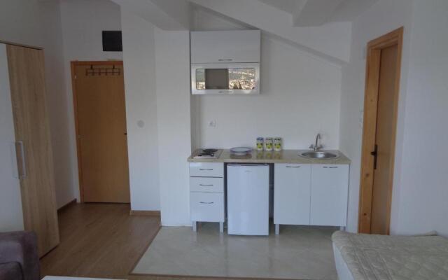 Larissa Sunrise Apartment