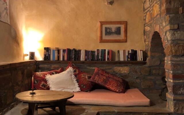 LITTLE HOUSE, Charming Village House with Fantastic View