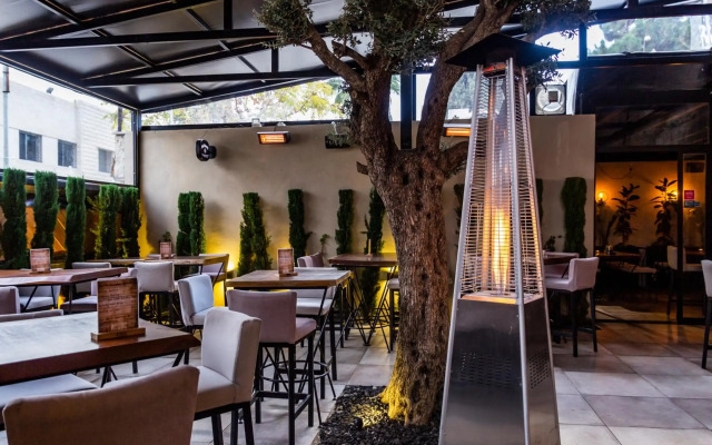Canary Hotel