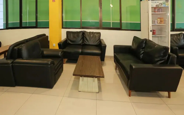 Super OYO Collection O 92130 Hotel Fiducia Kaji