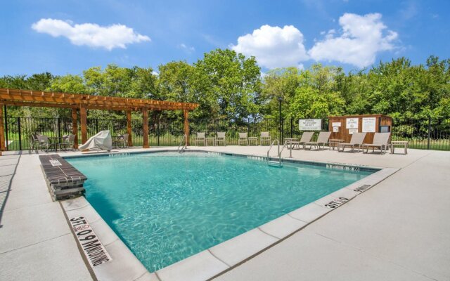 Holiday Inn Express & Suites Denton South by IHG