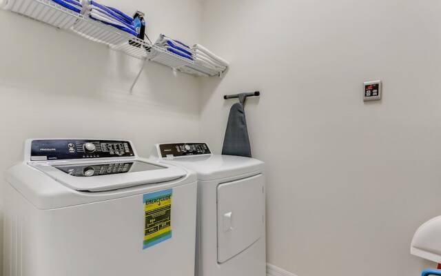 Oakwood Street Villa Solterra 7036