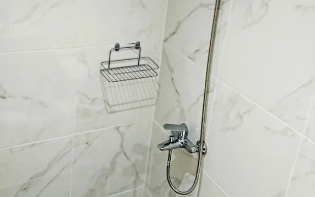 Monad Apartments Karaoli