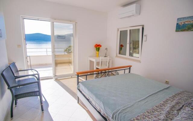 3 Bedroom Beach House with private sea access