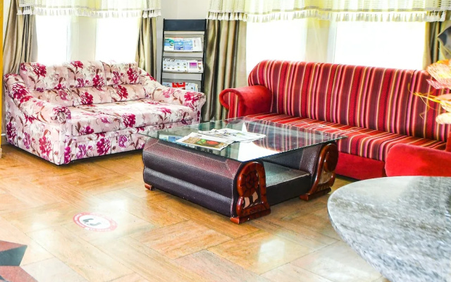 OYO 137 Marina Hotel