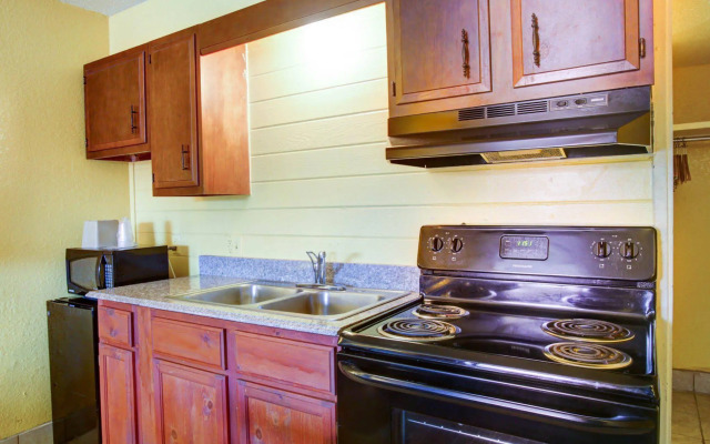 Econo Lodge San Marcos University Area