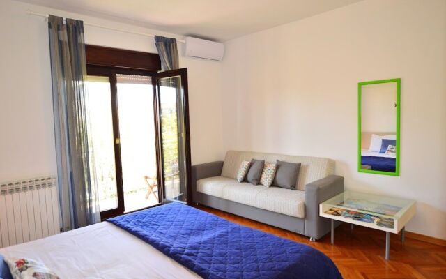 Elza Apartments
