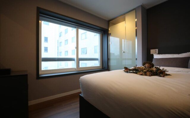 Step Inn Myeongdong 1