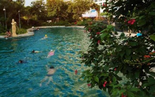 North Bay No.1 Ocean View Apartment Hotel