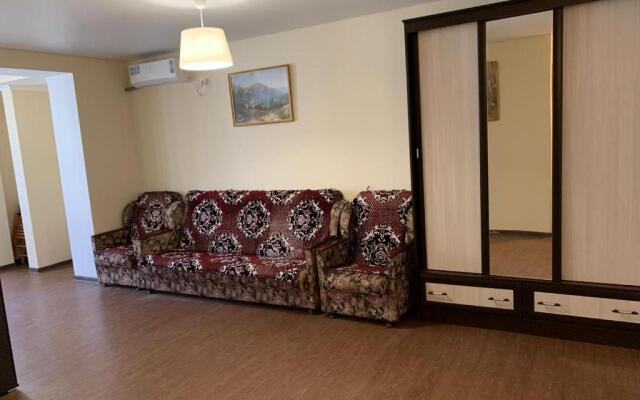 Apartment on Rybzavodskaya 75