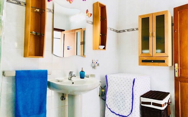 Apartment Oleada With sea Views and Wifi on the Seafront in Caleta de Caballo