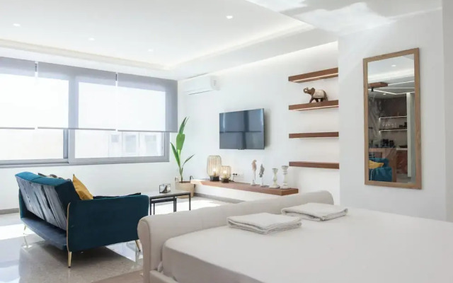 Stylish Modern Suite at Piraeus Port