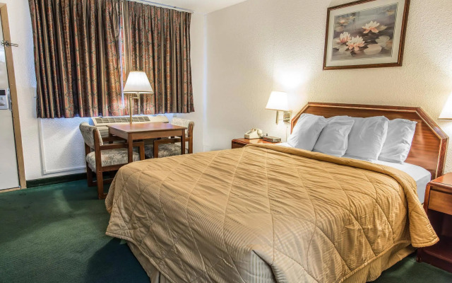 Econo Lodge Inn & Suites Spokane