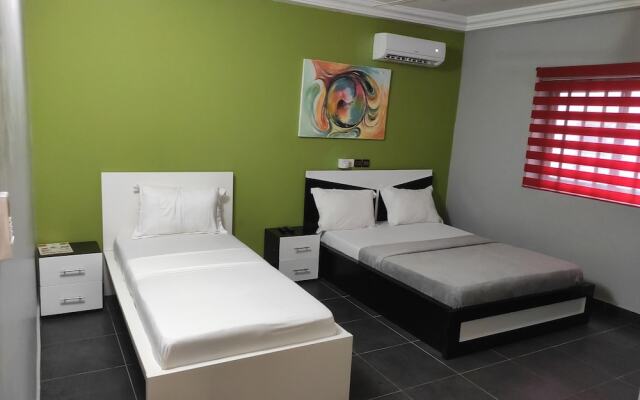 Royal Blue Guest House & Bar