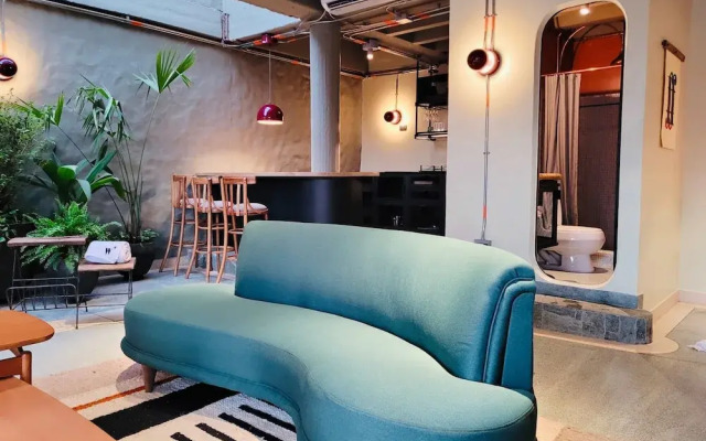 6BR Designer Retreat With Jacuzzi Near Provenza