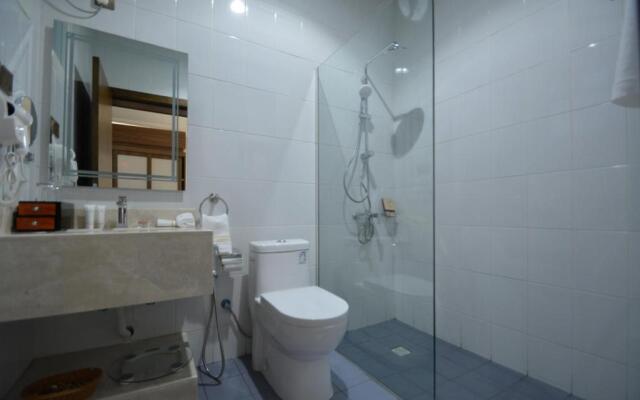 Golden Bujari Hotel-KYAN