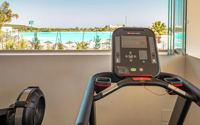 2152-Modern apt with private beach