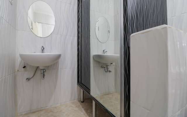 RedDoorz Plus near Dharmawangsa