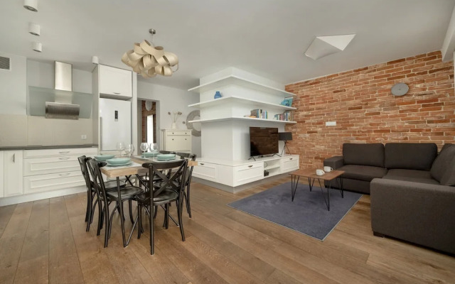 Modern Apartment Terrace by Renters