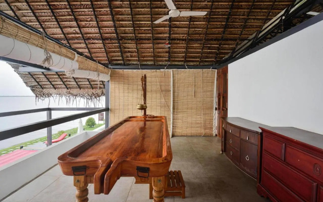 Rain Dance HouseBoat