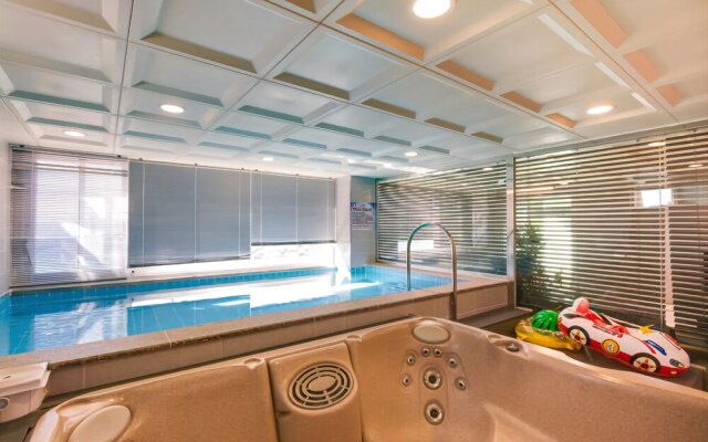 Geoje Mr. Jun Pool Villa