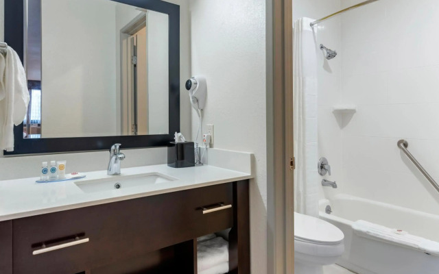 Comfort Inn & Suites Tigard near Washington Square