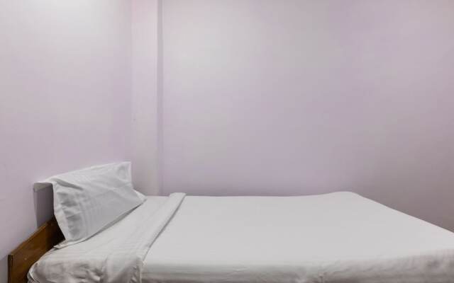 SPOT ON 37708 Hotel Royal Star