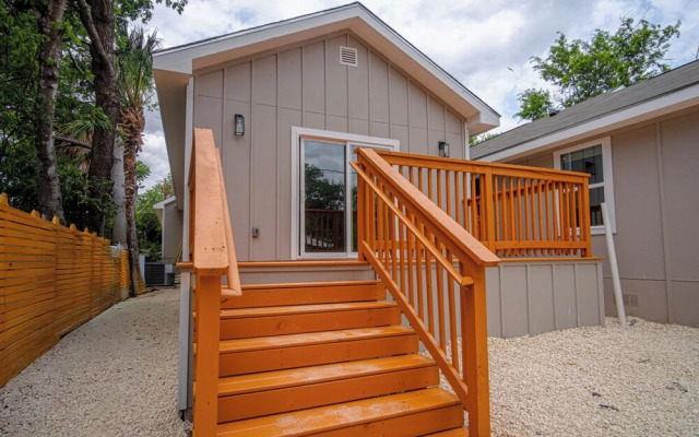 Vibrant 4br/3ba Oasis Near Happy Downtown!