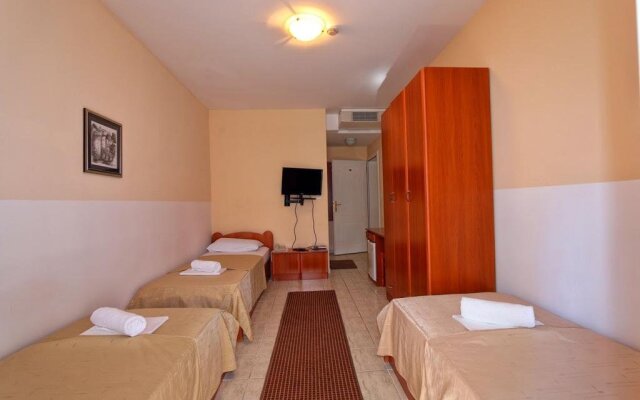 Hotel Podostrog