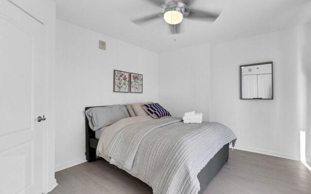 Luxury Apartments W Pool & Ocean views