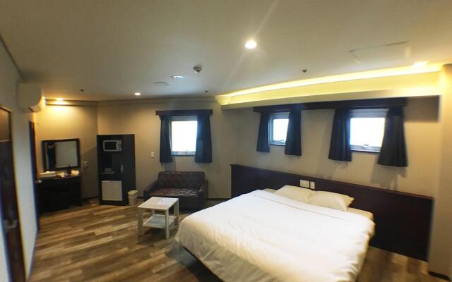 Rycom Crystal Hotel