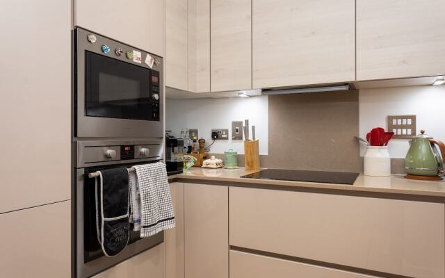 2 Bedroom East London Flat