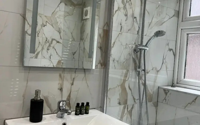 Luton City Apartment Retreat