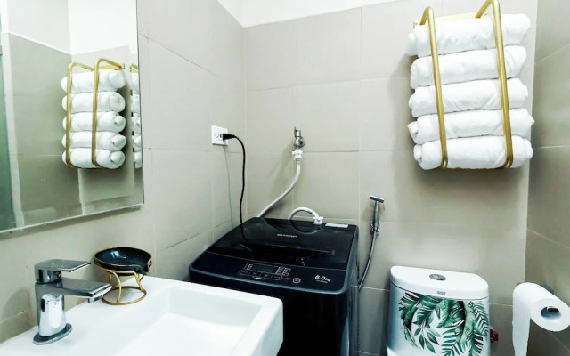 Sapphira Manor Luxurious Condo by the Bay