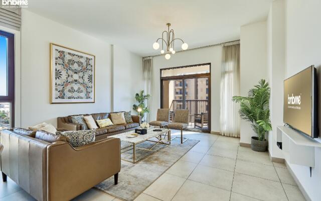 Elegant Pool View 2BR Apartment