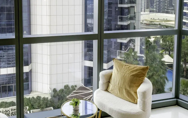 Glamorous 2BR in Damac Paramount Tower