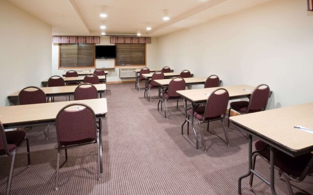 AmericInn Coon Rapids