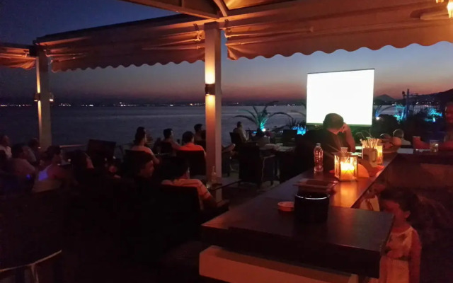 Artemis Hotel