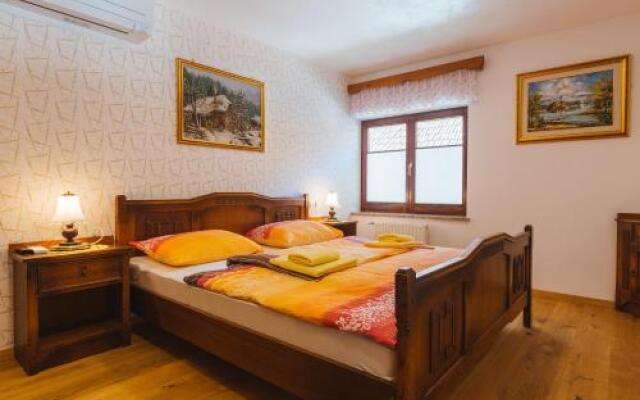 Apartment Ledrar