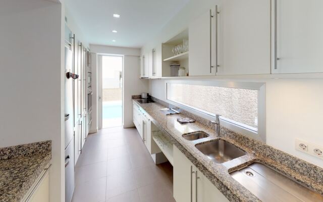 Luxury Villa BKM in Playa del Duque