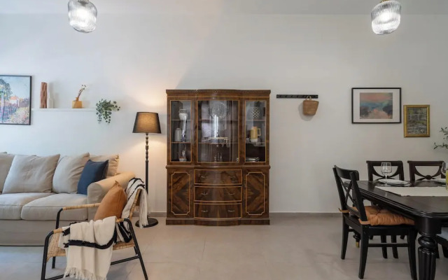 Arty Haven Spacious 3BR House in Larnaca