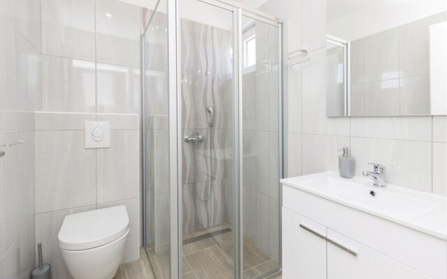 Beautiful Home in Vir With Wifi and 5 Bedrooms