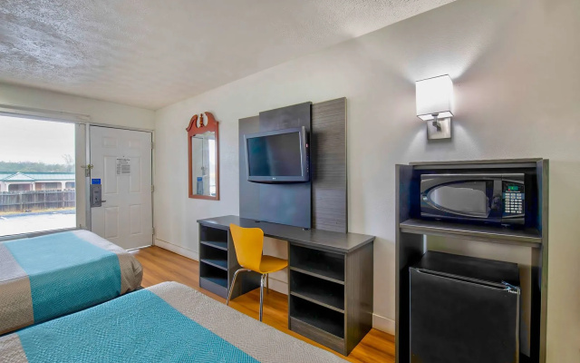 Motel 6 Byron, GA