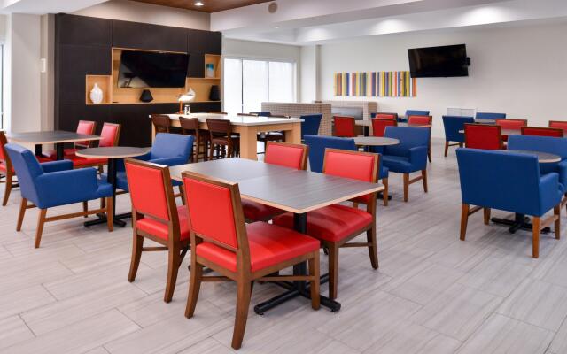 Holiday Inn Express & Suites Laplace by IHG