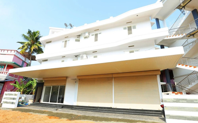 OYO 37302 White Cort