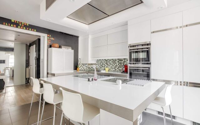 Magnificent Apartment Near Champs-elysees